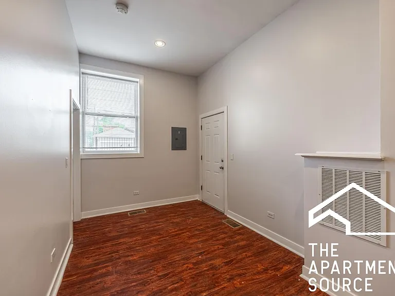 2944 W Montrose Ave #1R — Photo 7
