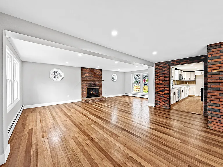 21 Burlington Rd — Photo 11