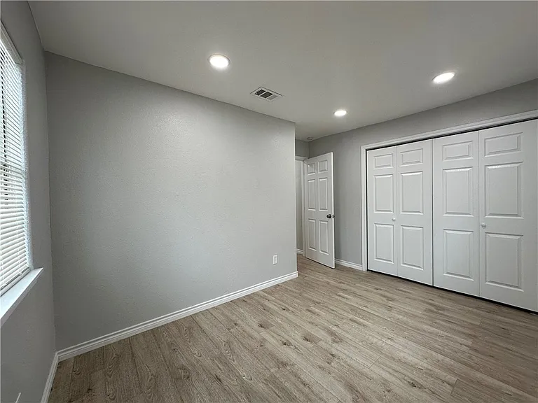 1202 Main Dr — Photo 12