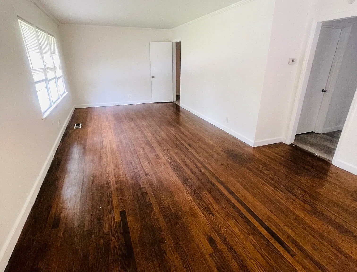3 bed, 1.0 bath, 1162 sqft, $1,300 — Photo 2