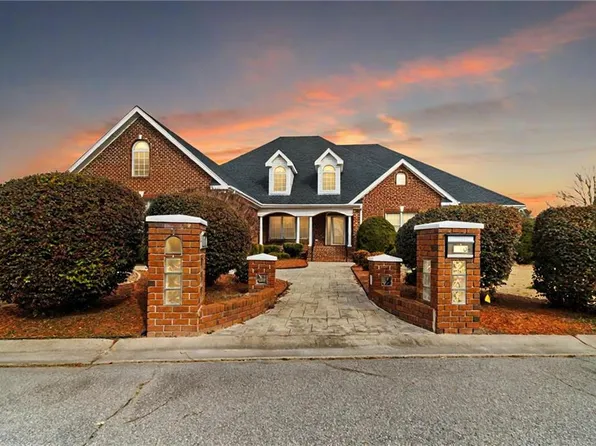 110 Chancey Dr, Elizabeth City, NC 27909