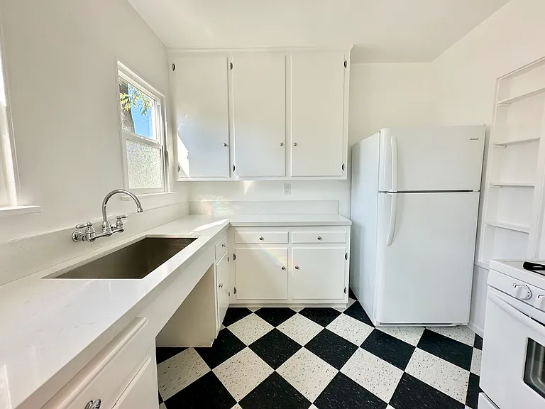 1325 N Fairfax Ave #10 — Photo 9