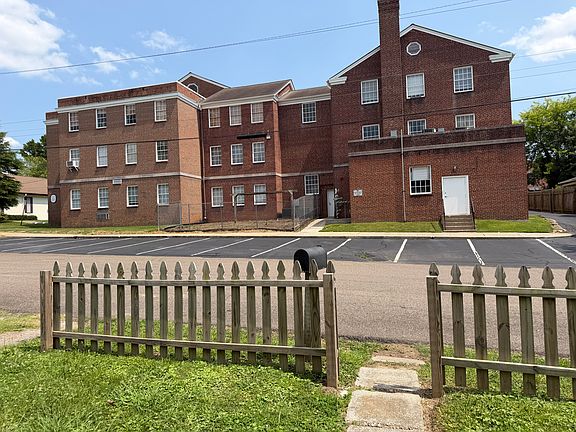 3rd image of 2229 Belvoir Ave