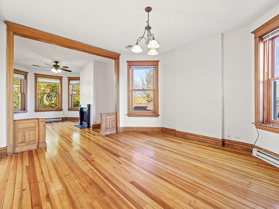 1st image of 2025 W Walton St Unit 3