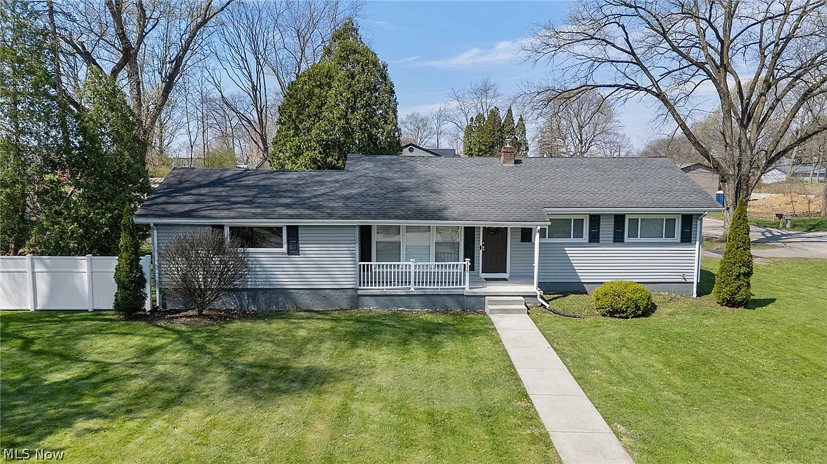 888 Orchard Ave photo 1