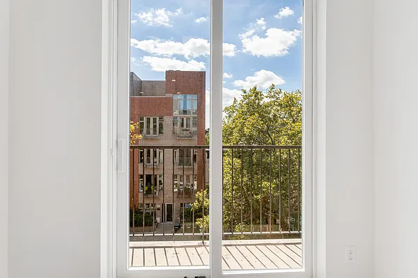 Rented by Safdie Realty Group | media 32