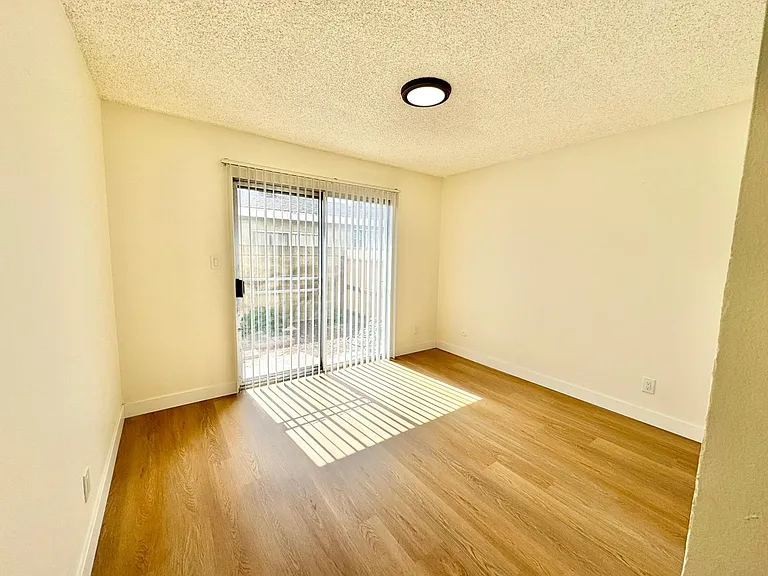 11075 Westminster Ave — Photo 46