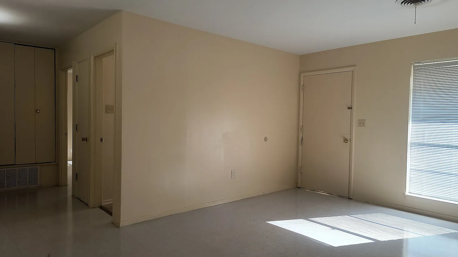 1002 Bloomfield Drive - 1 — Photo 3