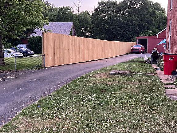3rd image of 3471 Wayne Rd