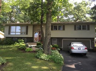 535 Iroquois Rd, Schererville, IN 46375