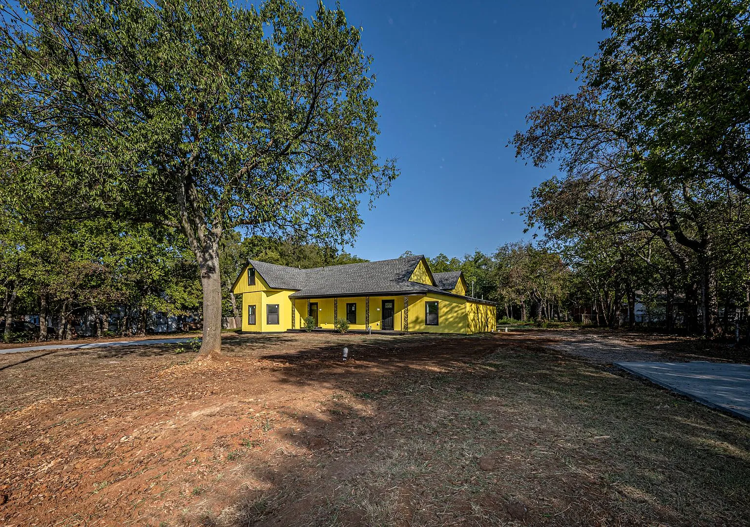 731/735 8th Yellow Duplex — Photo 1