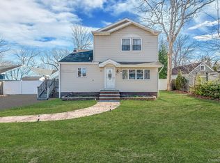 62 9th Street, Ronkonkoma, NY 11779