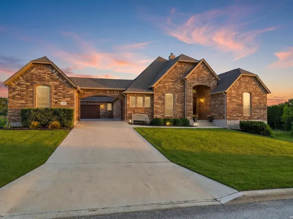 333 Cascade Trl, Castroville, TX 78009