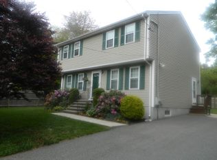 11 Upton St, Halifax, MA 02338