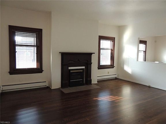 4th image of 10328-10330 Clifton Blvd