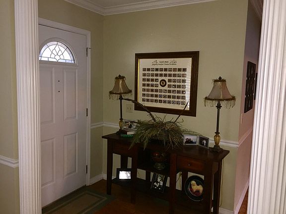3rd image of 114 Hillcrest Dr