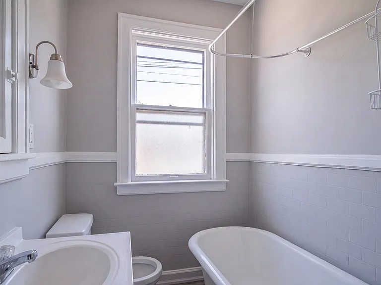 1533 W Warren Ave — Photo 9