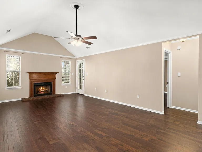 3338 Pinewood Dr — Photo 7