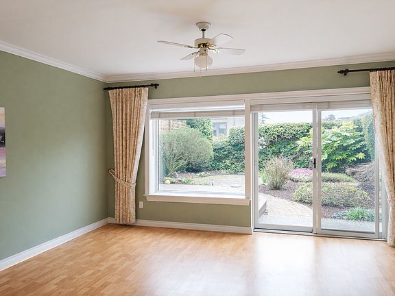 4th image of 15584 Semiahmoo Ave