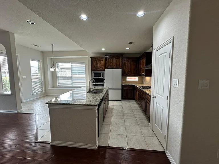 5660 Domer Dr — Photo 5