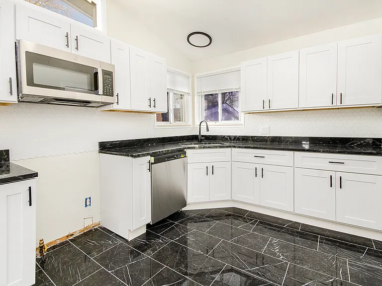 19304 Beaverland St — Photo 10