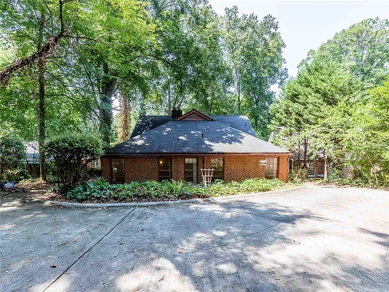 1681 E Clifton Rd NE — Photo 41