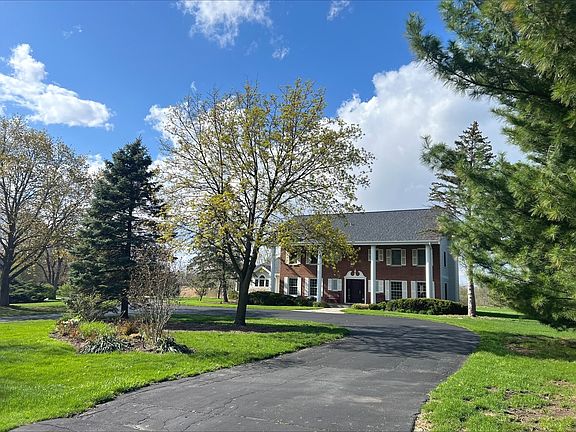 4th image of 1900 Hickory Knoll Dr