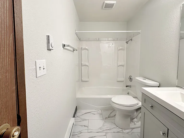 211-225 N Peterson Dr — Photo 14