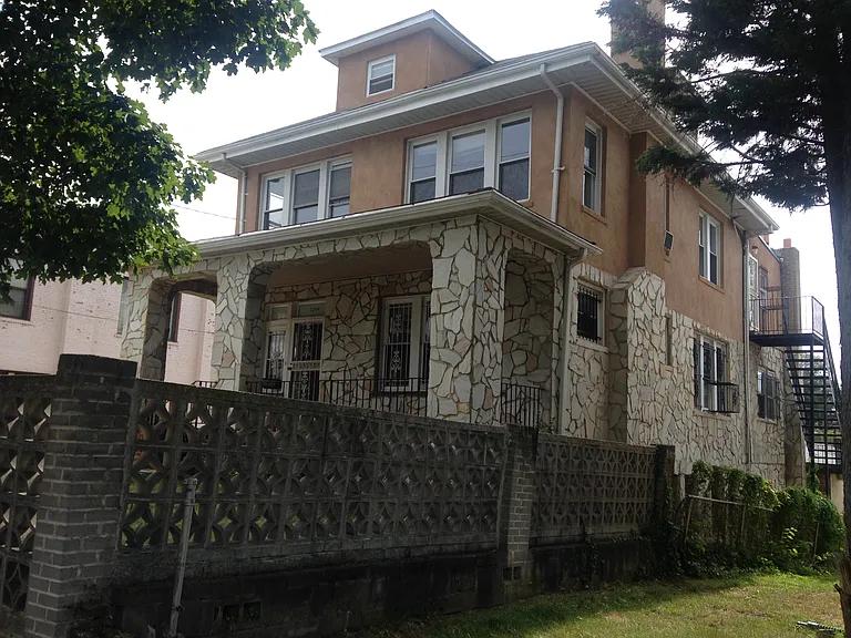 3204 22nd St NE — Photo 3