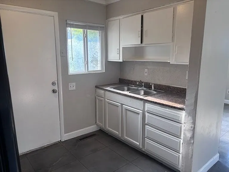 2377 Hanna Dr — Photo 6