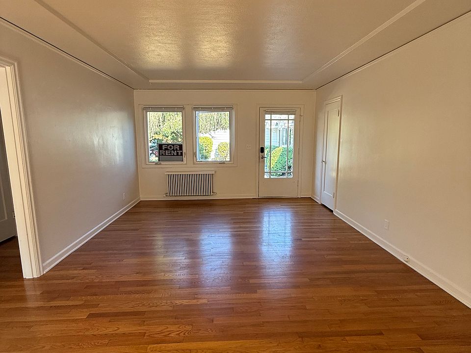 Living room and front door. The door on the right leads to a closet.