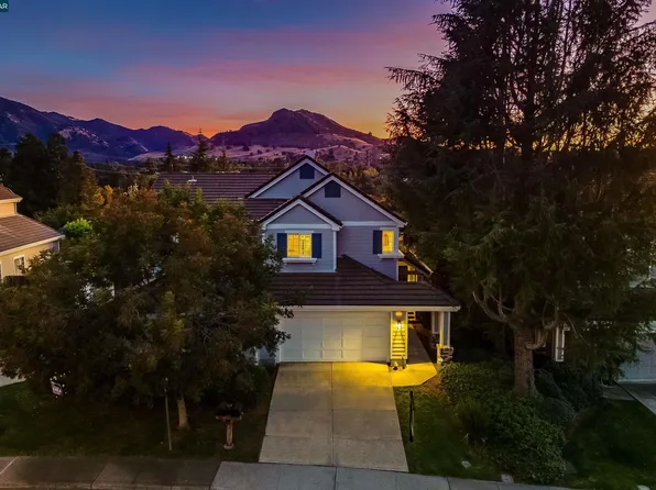 907 Arrowhead Ter, Clayton, CA 94517