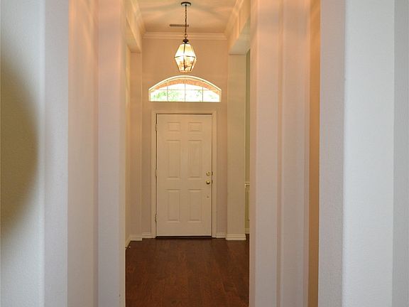 2nd image of 1120 Surrey Ln