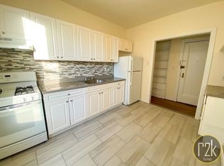 20-75 38th St #1E, Astoria, NY 11105