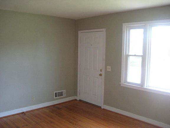 5th image of 2027 Dansbury Dr NW