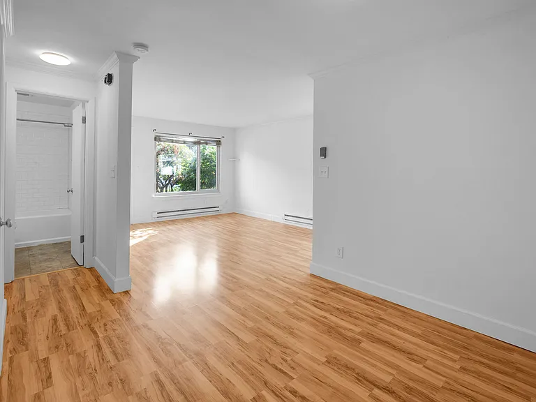 4451 Woodland Park Ave N #2 — Photo 6