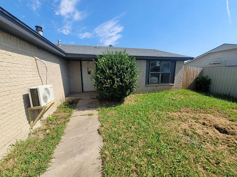 1109 SW 101st St — Photo 44