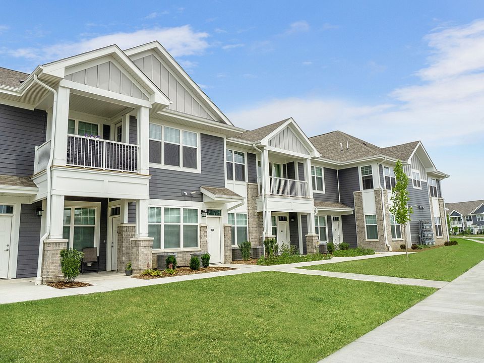 Seasons at Plainfield Resident Building Exterior