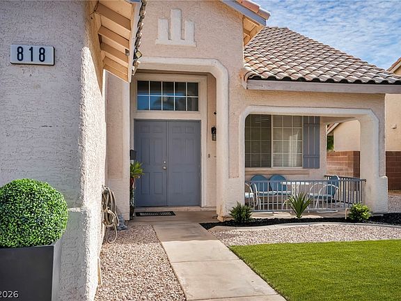 3rd image of 818 Grape Vine Ave