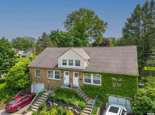 907 W Lombard St, Davenport, IA