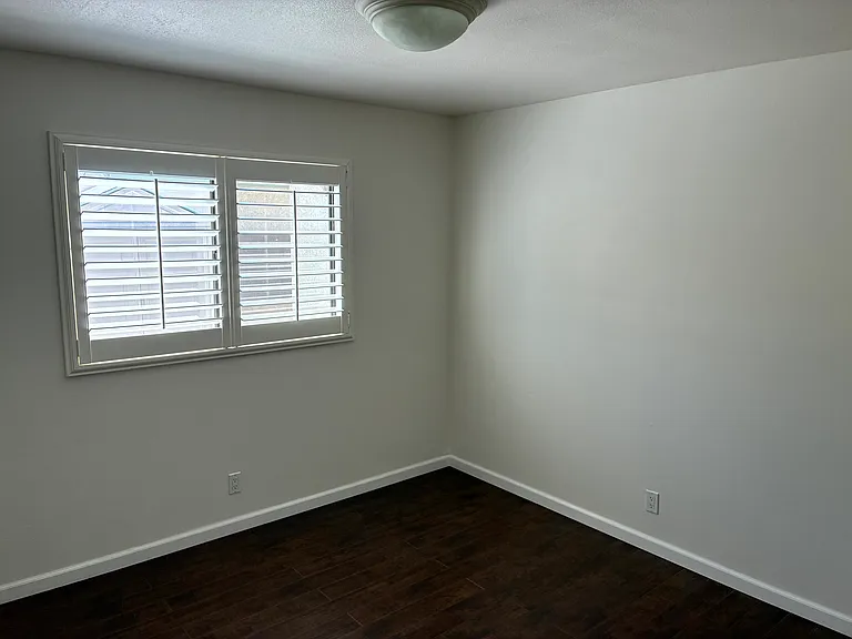 1159 E Plymouth St — Photo 15