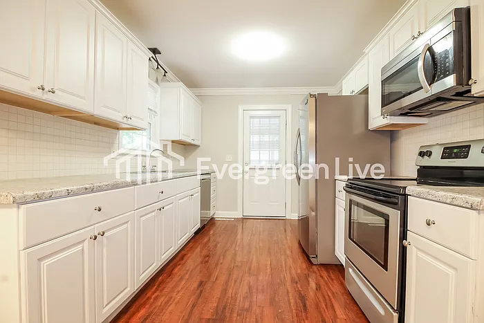 127 Ashdown Dr — Photo 6