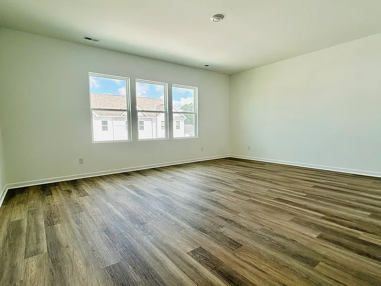 7121 Fisk Dr NE — Photo 18
