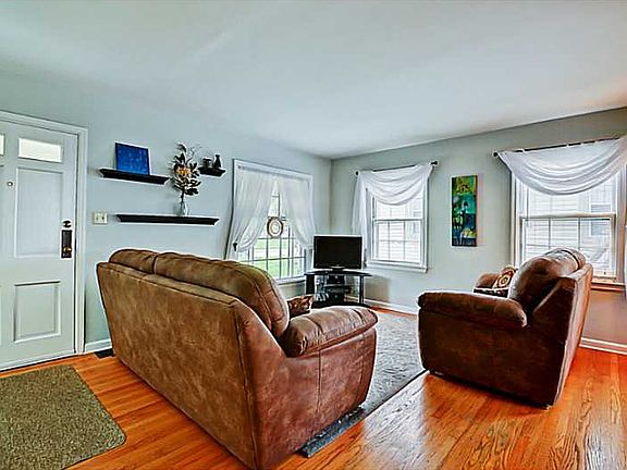 2nd image of 1516 N Linwood Ave