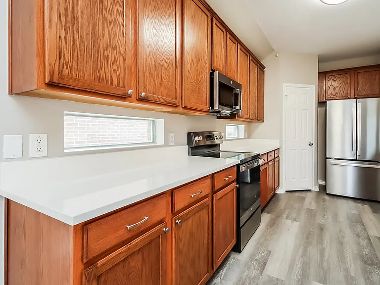 1420 Castlegar Ln — Photo 9