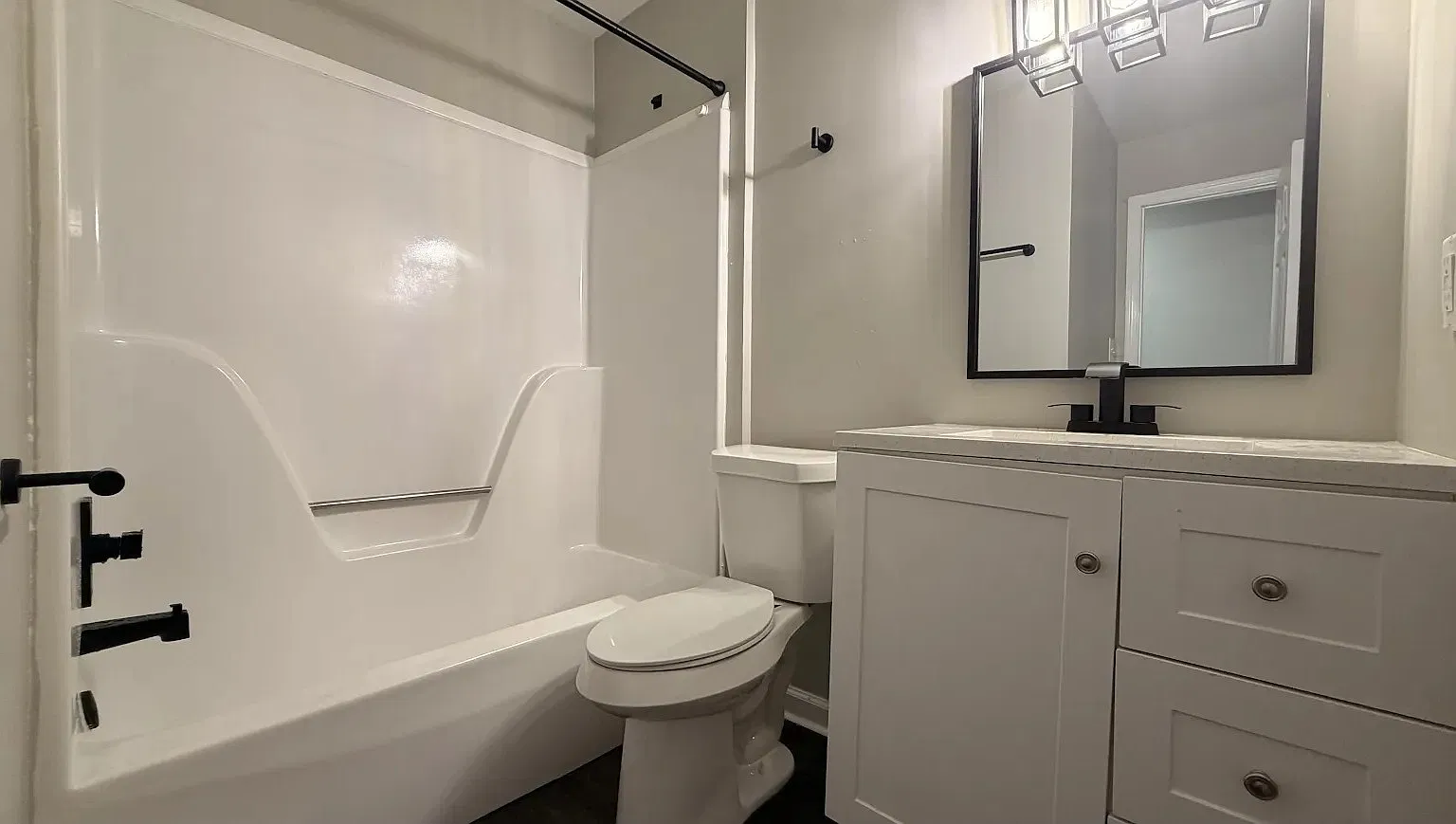 2 bed, 1076 sqft, $1,600 — Photo 4