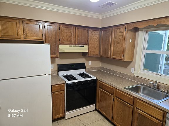 5th image of 19 Dallenbach Ln