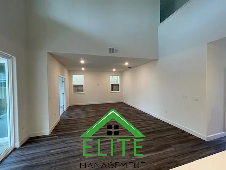 5742 Harveston Way — Photo 10