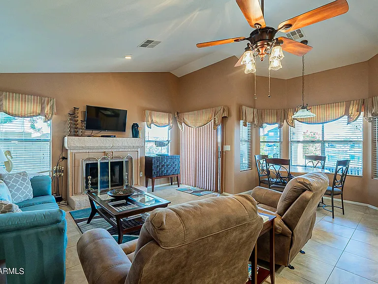 9023 W Lisbon Ln — Photo 9