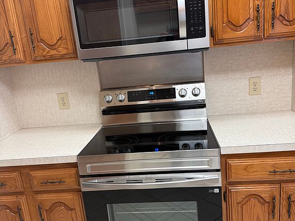 3rd image of 12922 Chandler Dr